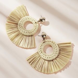 Adorable Raffia drop earrings